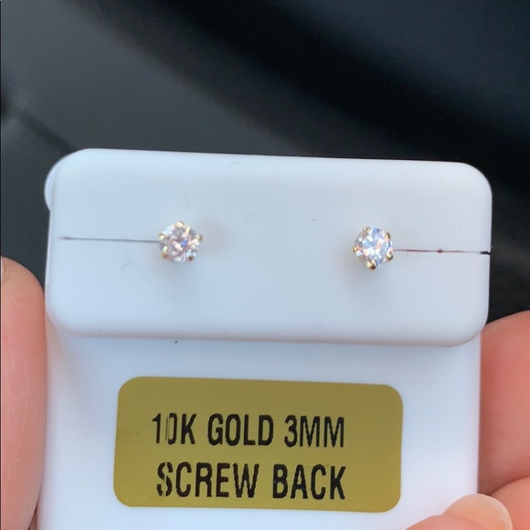 10K Yellow Gold Push Back Round cut Earrings - Picture 3 of 8